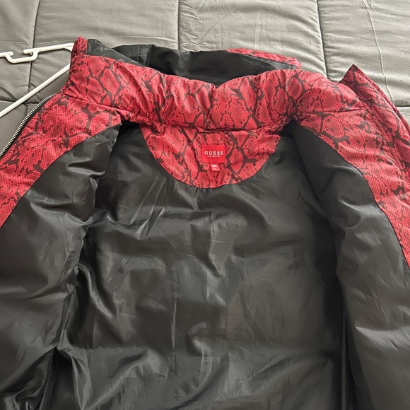 Guess Red snake print puffer - Picture 2 of 2